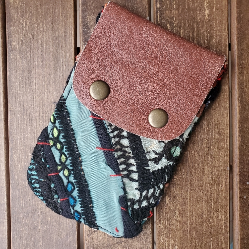 🔮🎱 Free People Boho Embroidered Repurposed vtg banjara hippie Wallet card case - Picture 5 of 10